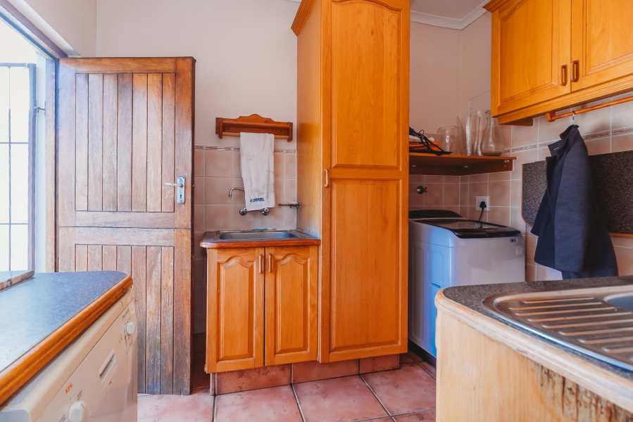 4 Bedroom Property for Sale in Glen Barrie Western Cape
